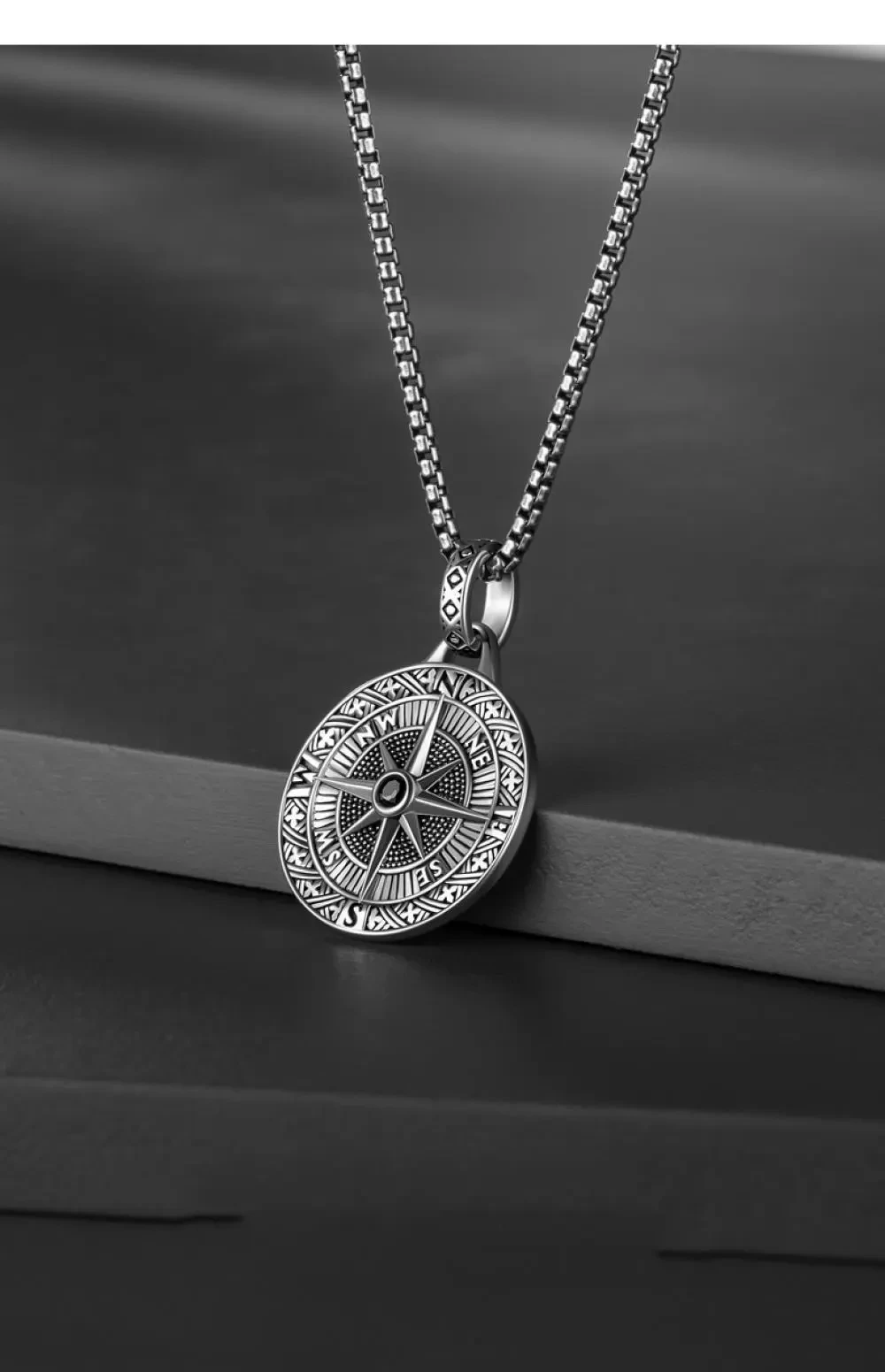 Vintage Compass Pointer Pendant Pendant Men's Hip Hop Necklace
