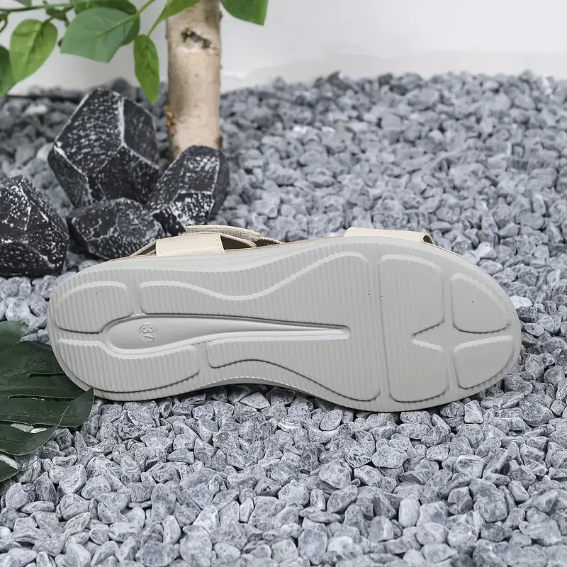 Summer New Fashion Versatile Lightweight Flat Sandals for Women.