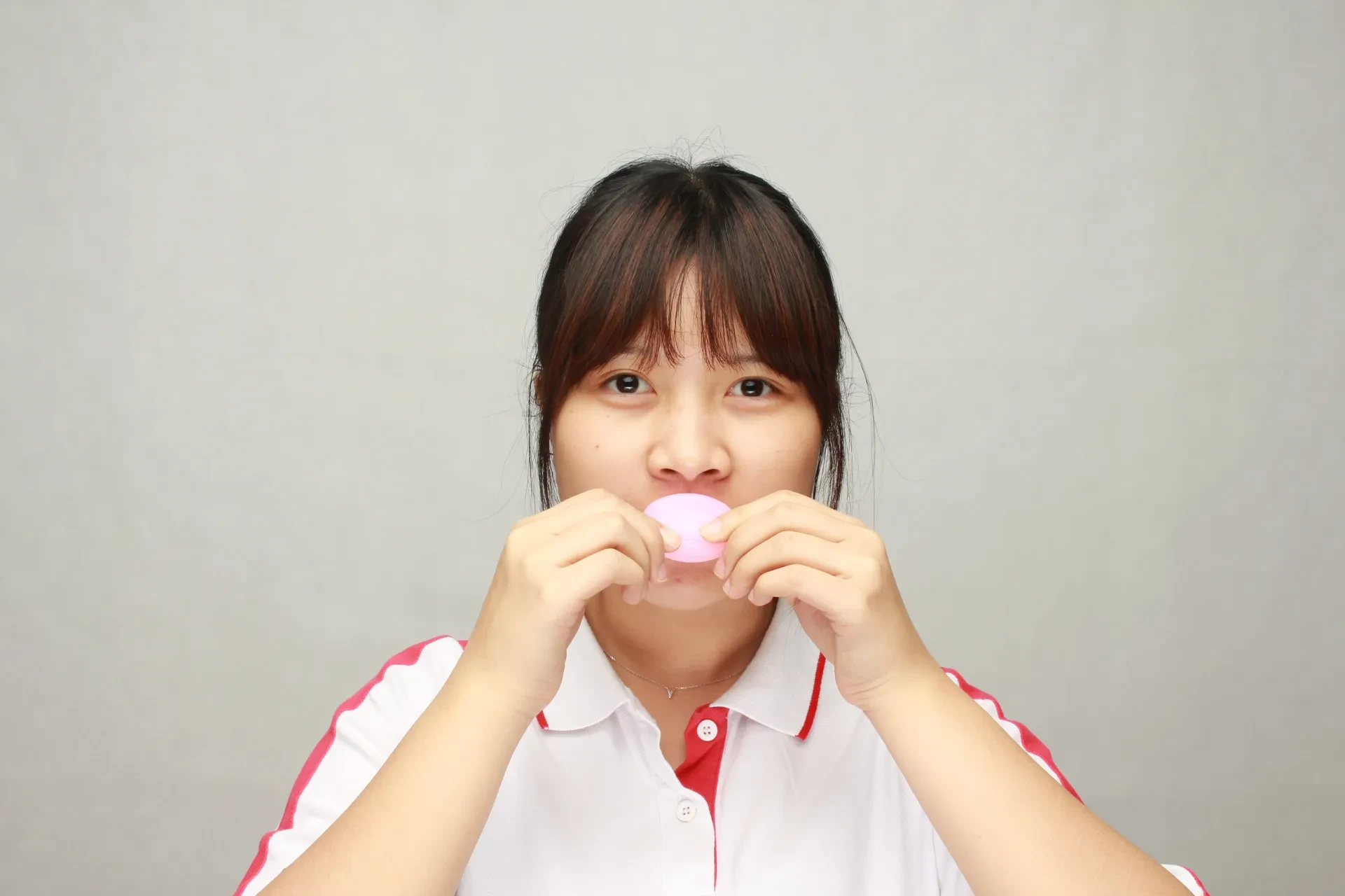 Silicone transparent lip beautifying device