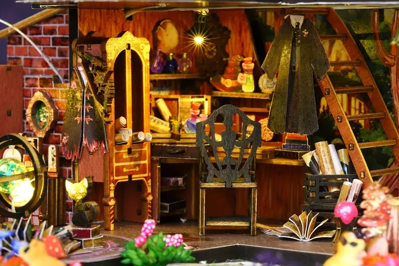 Magic Cottage Kit - Illuminated 3D Wooden Puzzle Mode