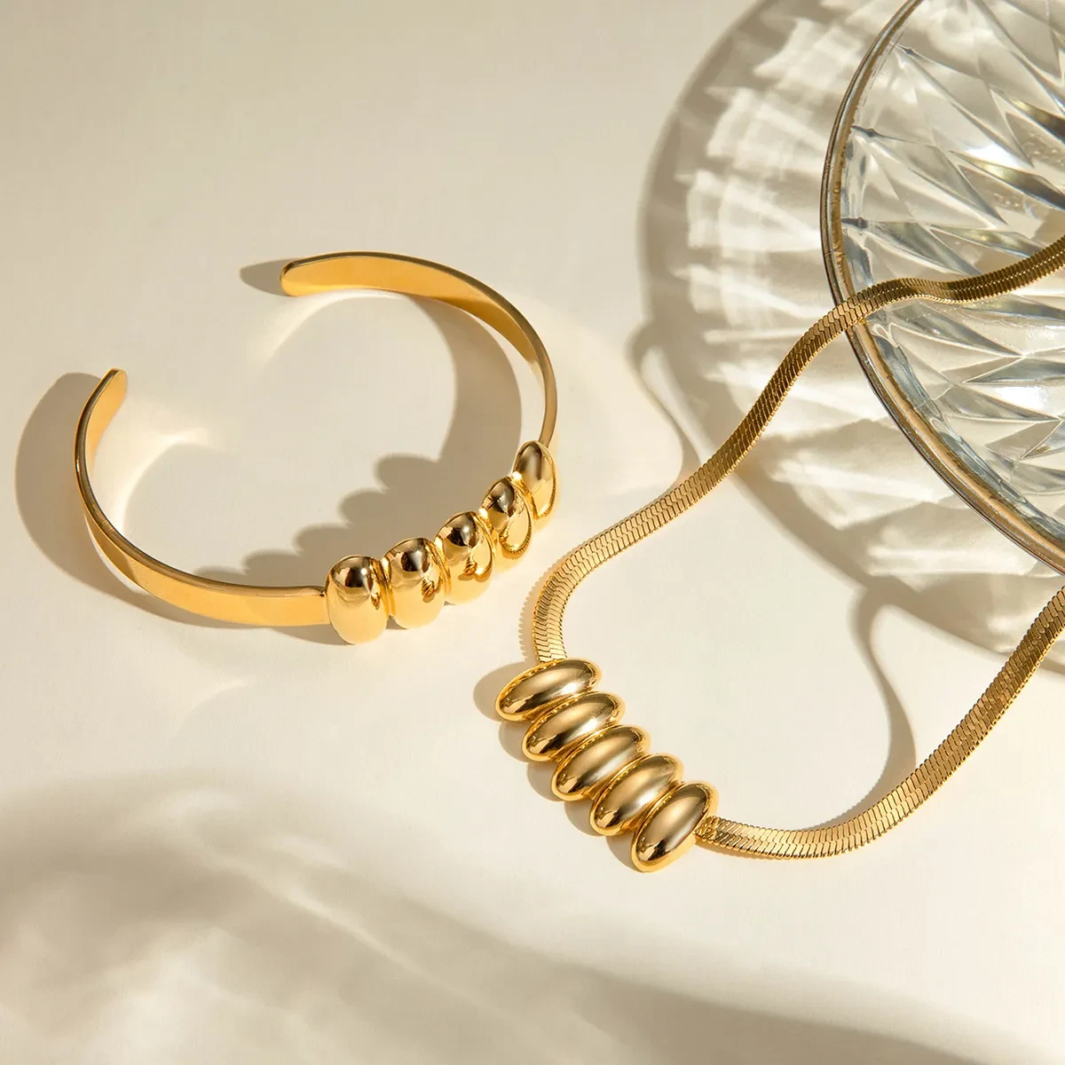 18K Gold Stainless Steel Glossy Small Waist Oval Necklace