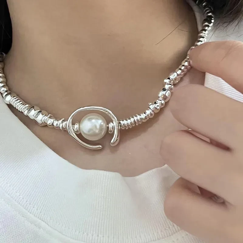 Light Luxury Minority Irregular Silver Half Moon Pearl Stitching Necklace