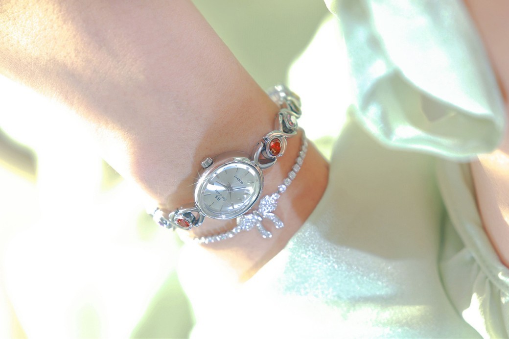 Mid-ancient Fashion Oval Colored Gems Rainbow Light Luxury Watch