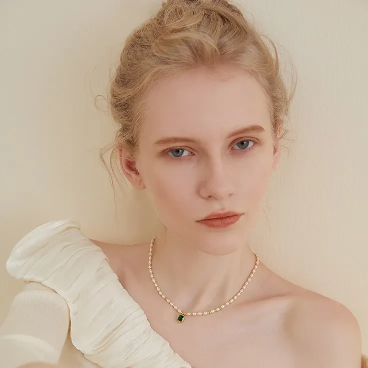 Light Luxury Minority Elegant Emerald Artificial Pearl Necklace For Women