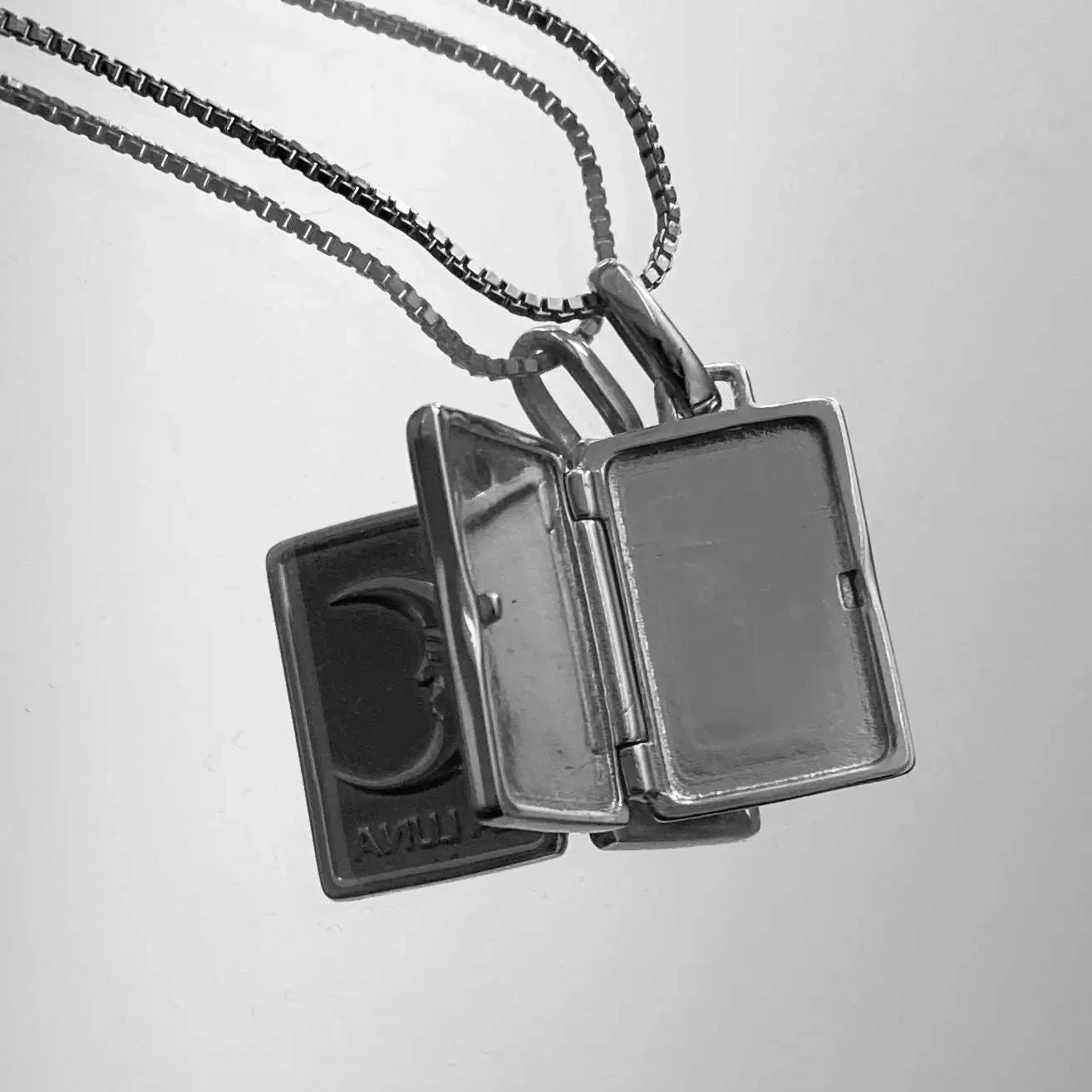 Love Photo Album Opening And Closing Photo Frame Necklace