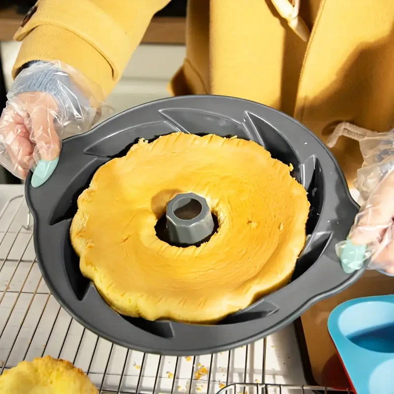 Heritage Bundt Pan for Fluted Tube Cakes