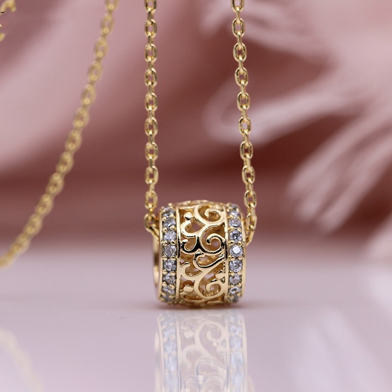 Luxury Hollow Pendant Inlaid With Natural Zircon