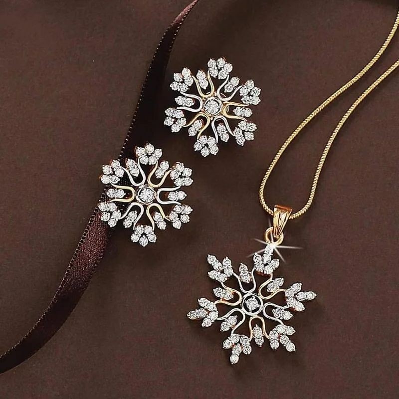 Exquisite Zircon Snowflake Necklace