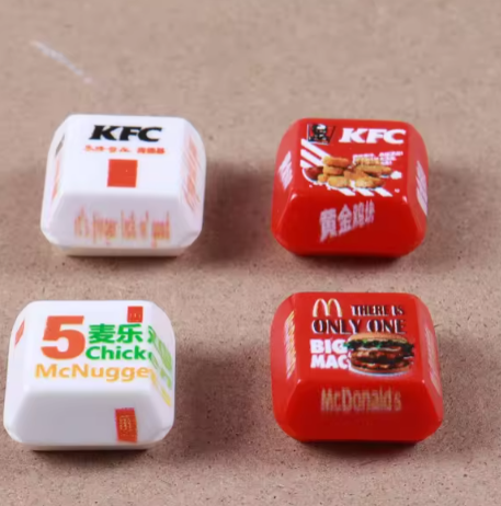 4PCS New Dollhouse Miniature Hamburger Box Fast Food Model Toys for Barbies Doll Accessories