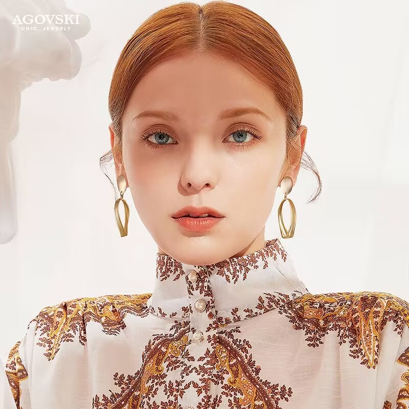 New Geometry Retro Metallic Gold Color Multiple Oval Pendant Clip Earrings