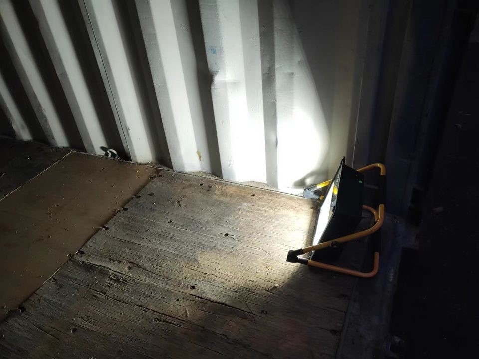 120W Portable Rechargeable LED Solar Work Light Durable Outdoor Spotlights