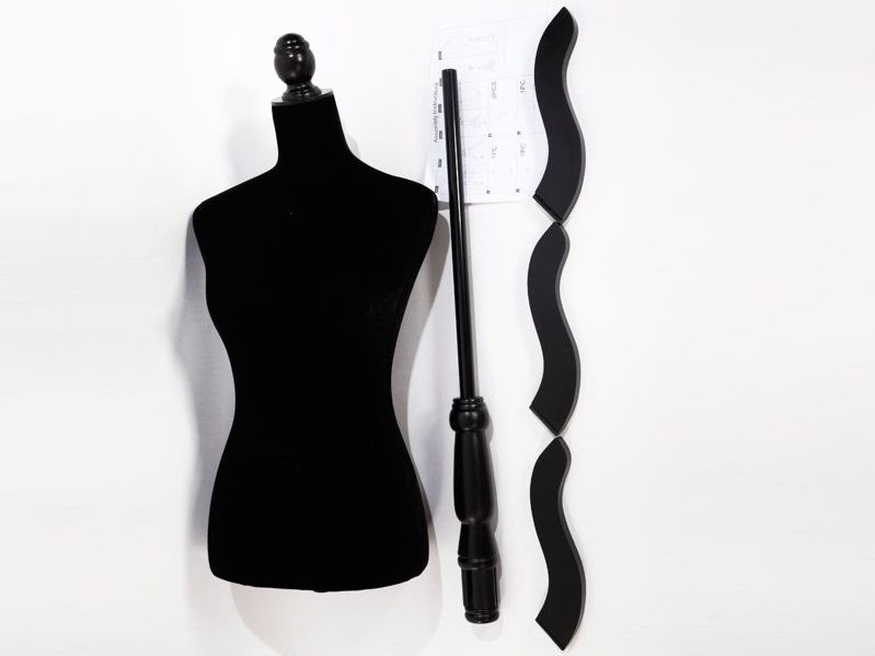 07-5 BLACK HALF BODY MANNEQUIN WOODEN Style STAND VELVET SURFACE