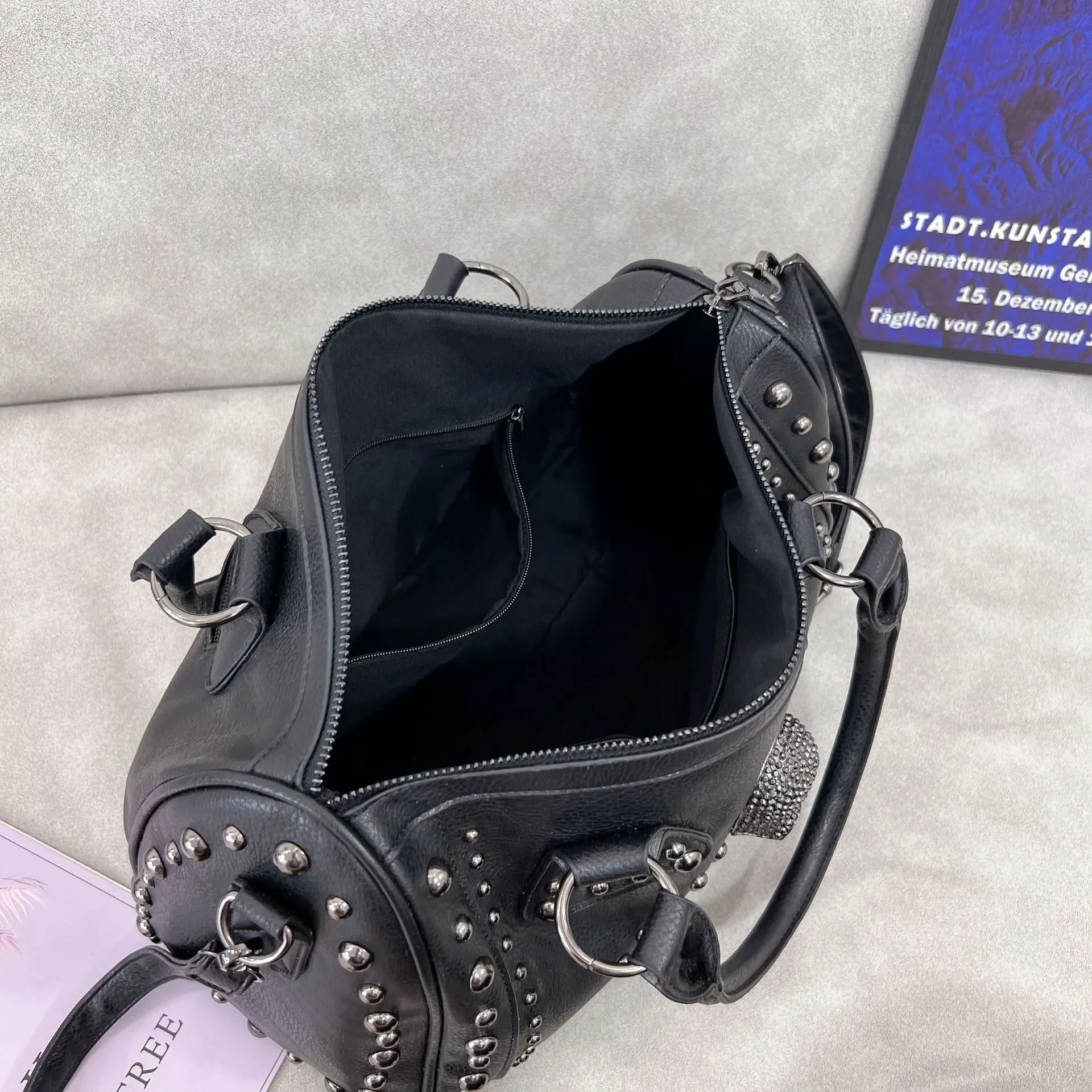 Women's Rivet Casual Soft Leather Skull Bag