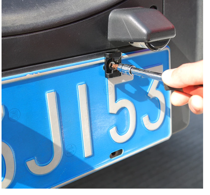 Refit The Car's Rear License Plate Frame