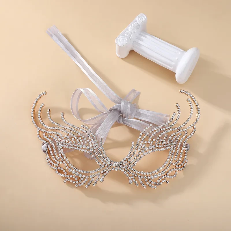 Half Face Mask With Rhinestone For Halloween Party