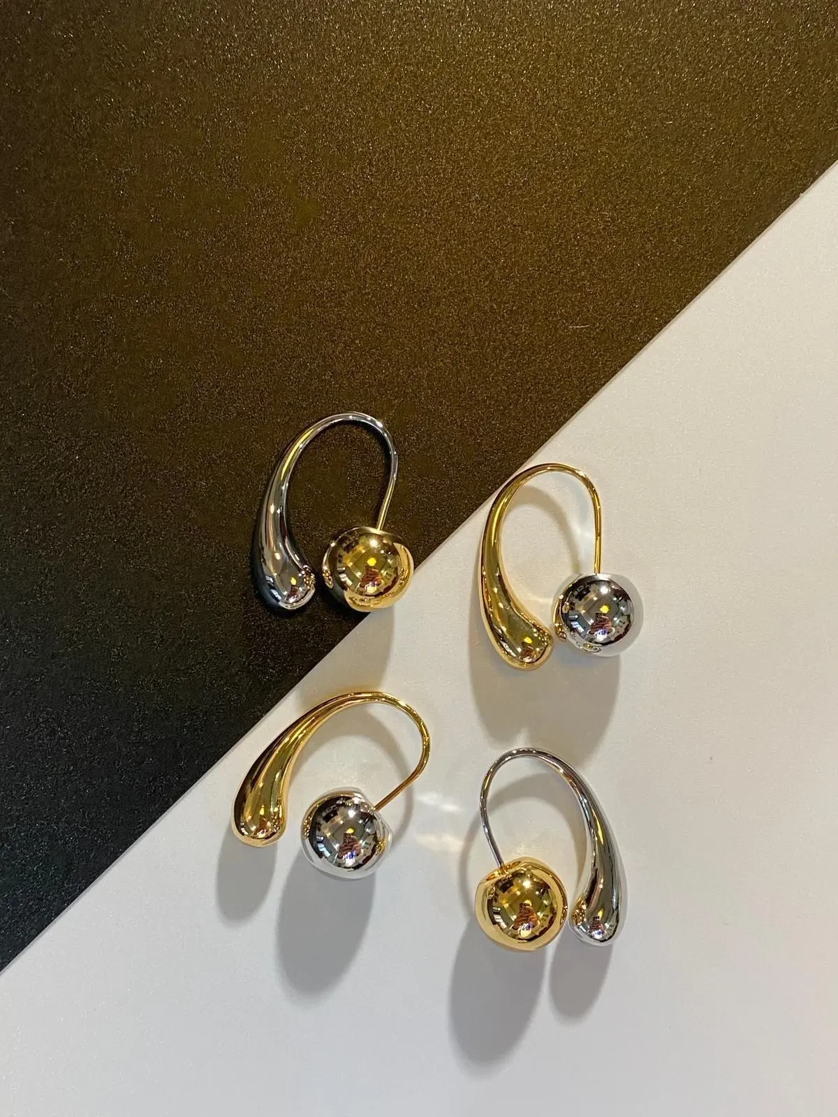 Unique Punk Style Contrast Color Metal Beads Gilded Ear Studs