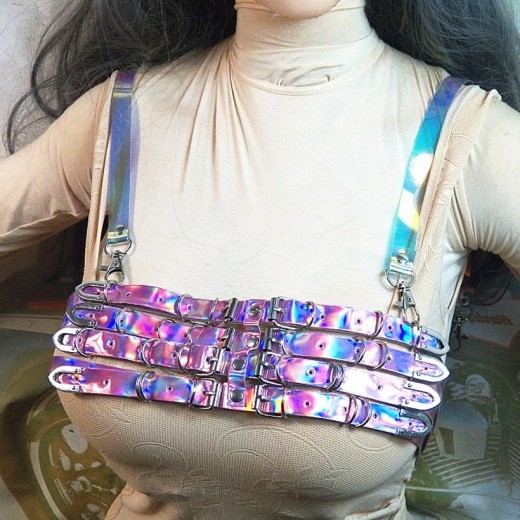 Fashion Trends Constrain Women's Accessories