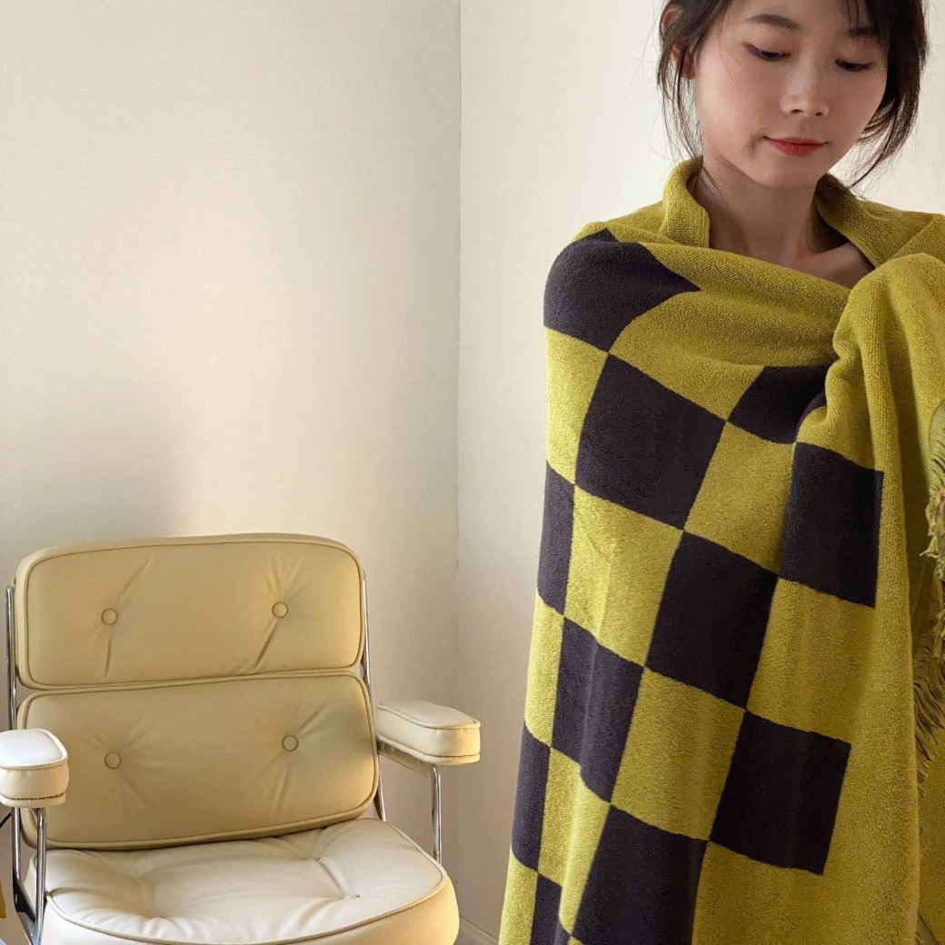 Stylish Vintage Checkerboard Fringe Blanket Shawl