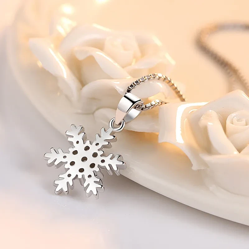 Personalized snowflake pendant