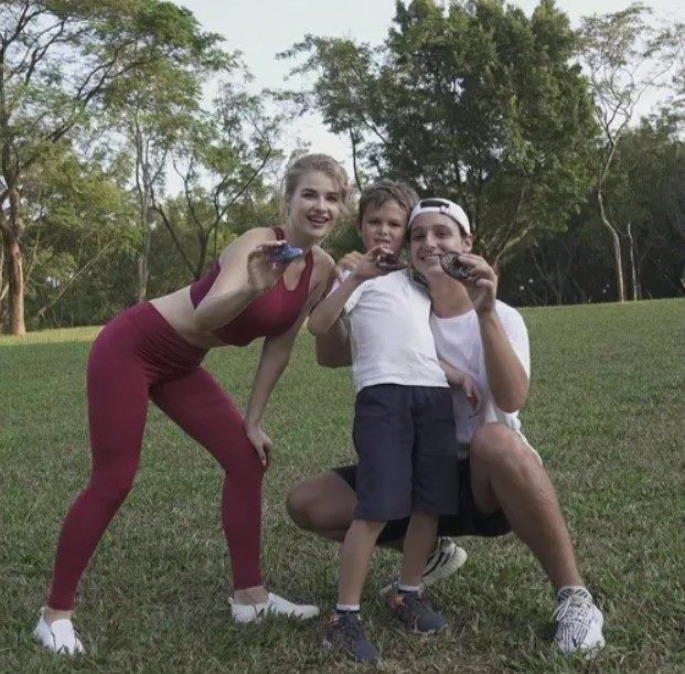 Flying Spinner, UFO Fingertip, Rechargeable Flying Gyroscope USB Toy, Blue