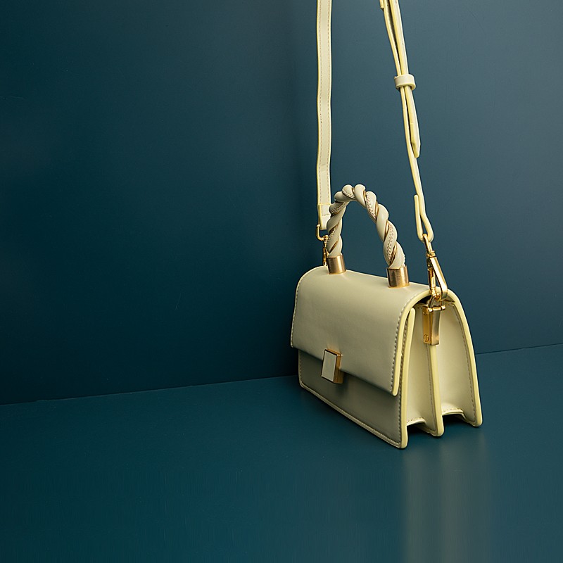 Niche Design Leather Hand-Held One-Shoulder Messenger Bag