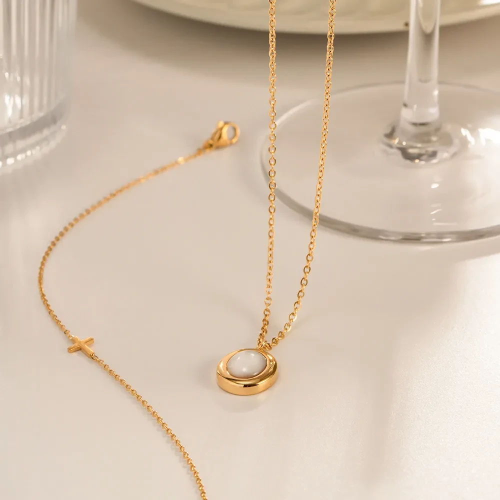 Ladies Oval Opal Pendant Necklace