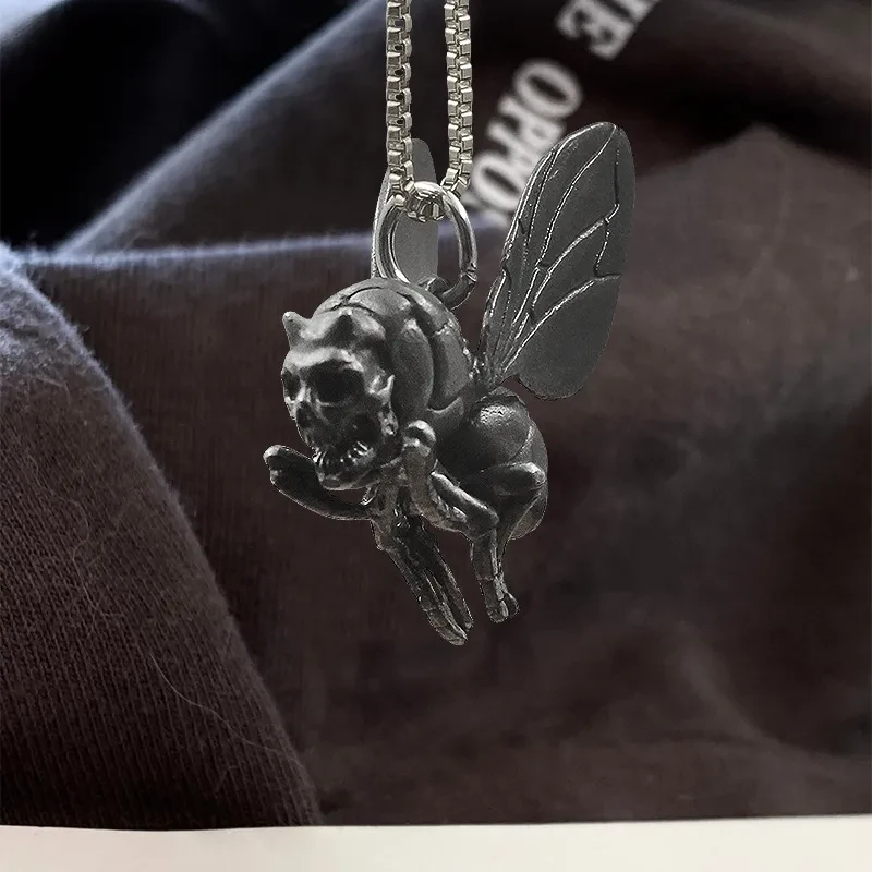 Retro Fashion Skull Bee Pendant