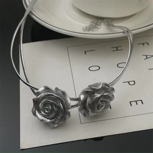 Retro Silver Rose Clavicle Chain Female Personality