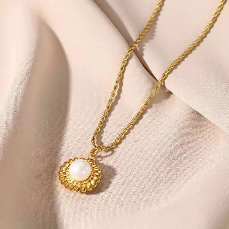 Natural Freshwater Pearl Pendant Necklace