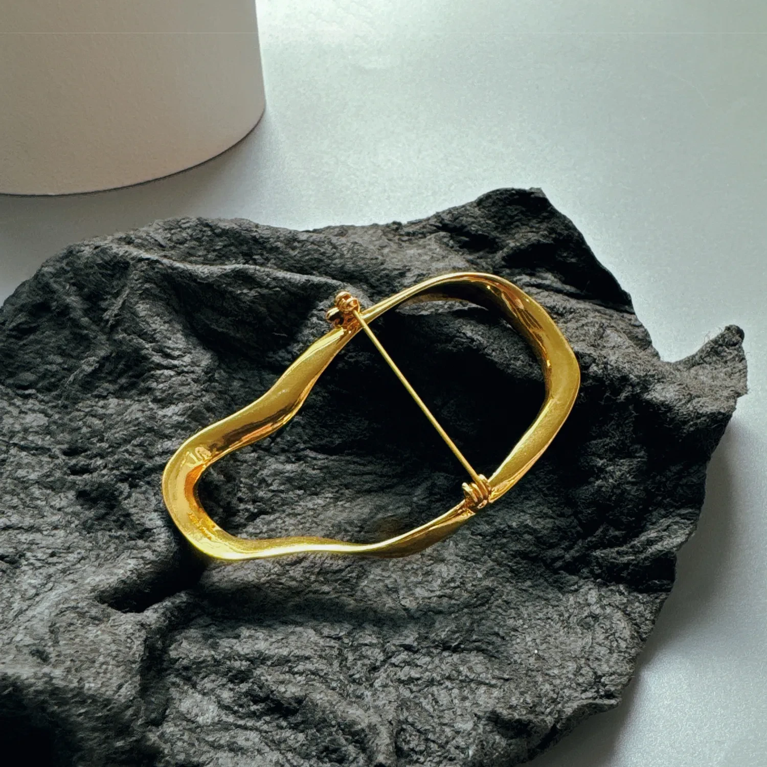 Affordable Luxury Fashion High-grade Irregular Brooch Gold British Retro Style