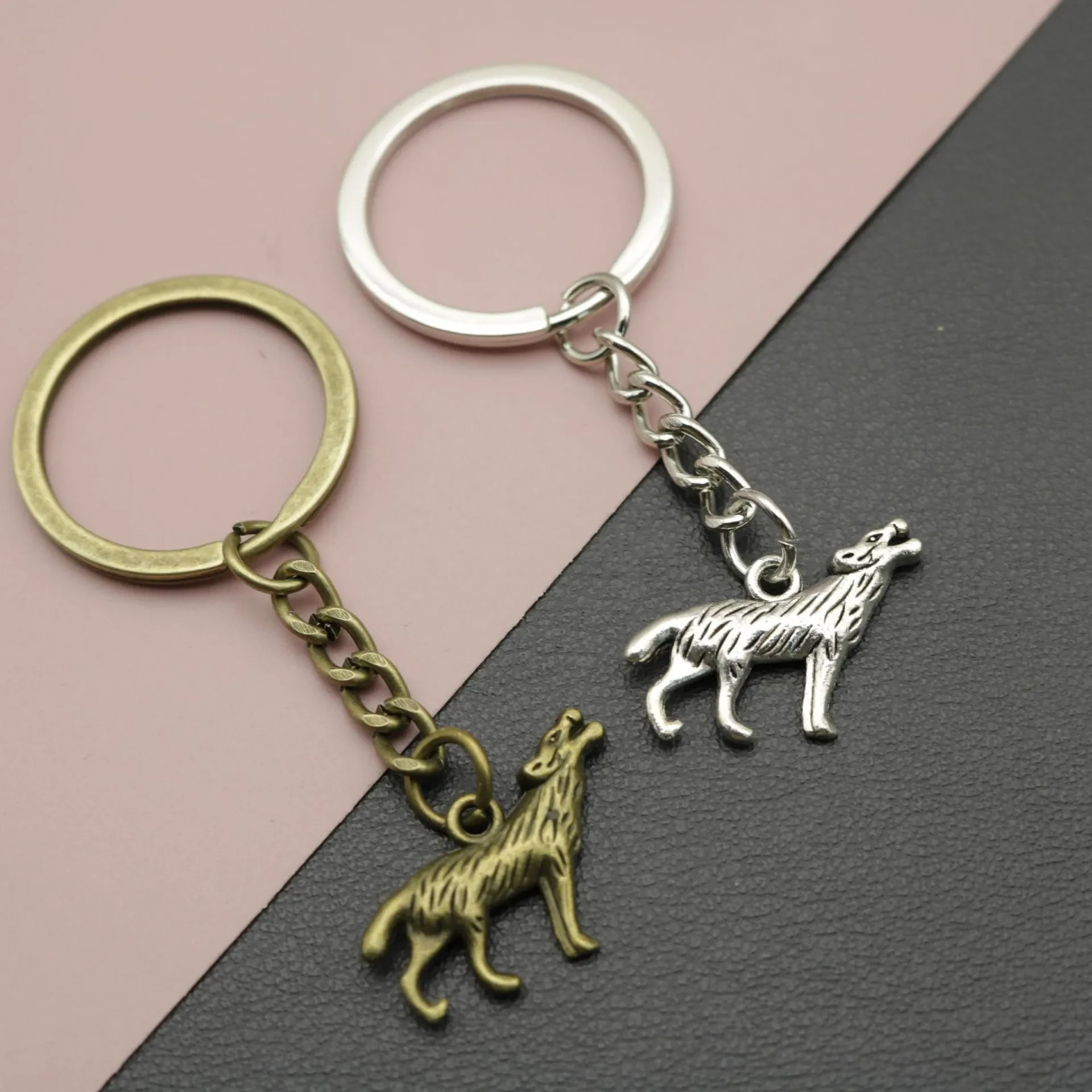 Ornament Simple Wolf Keychain Pendant