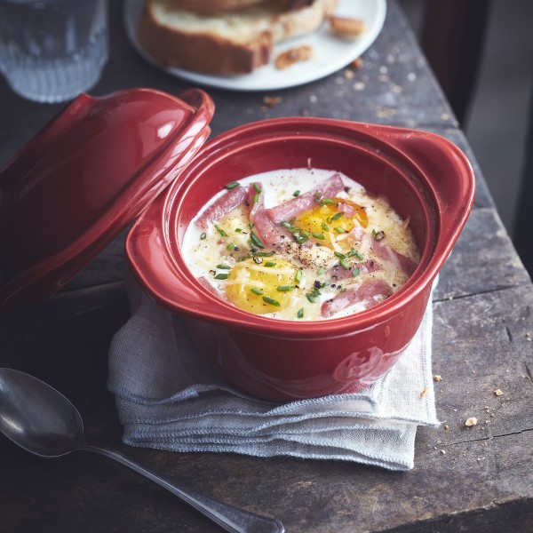 Egg Nest - Burgundy - Emile Henry