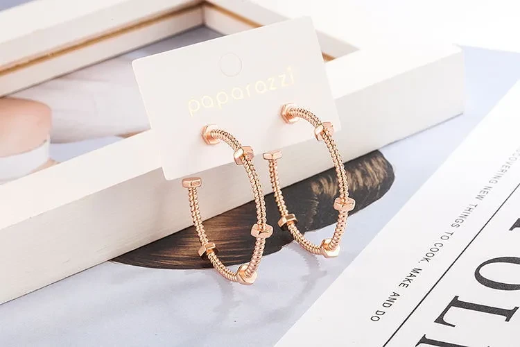 Simple And Elegant Round Studs Ring Spiral Texture Earrings