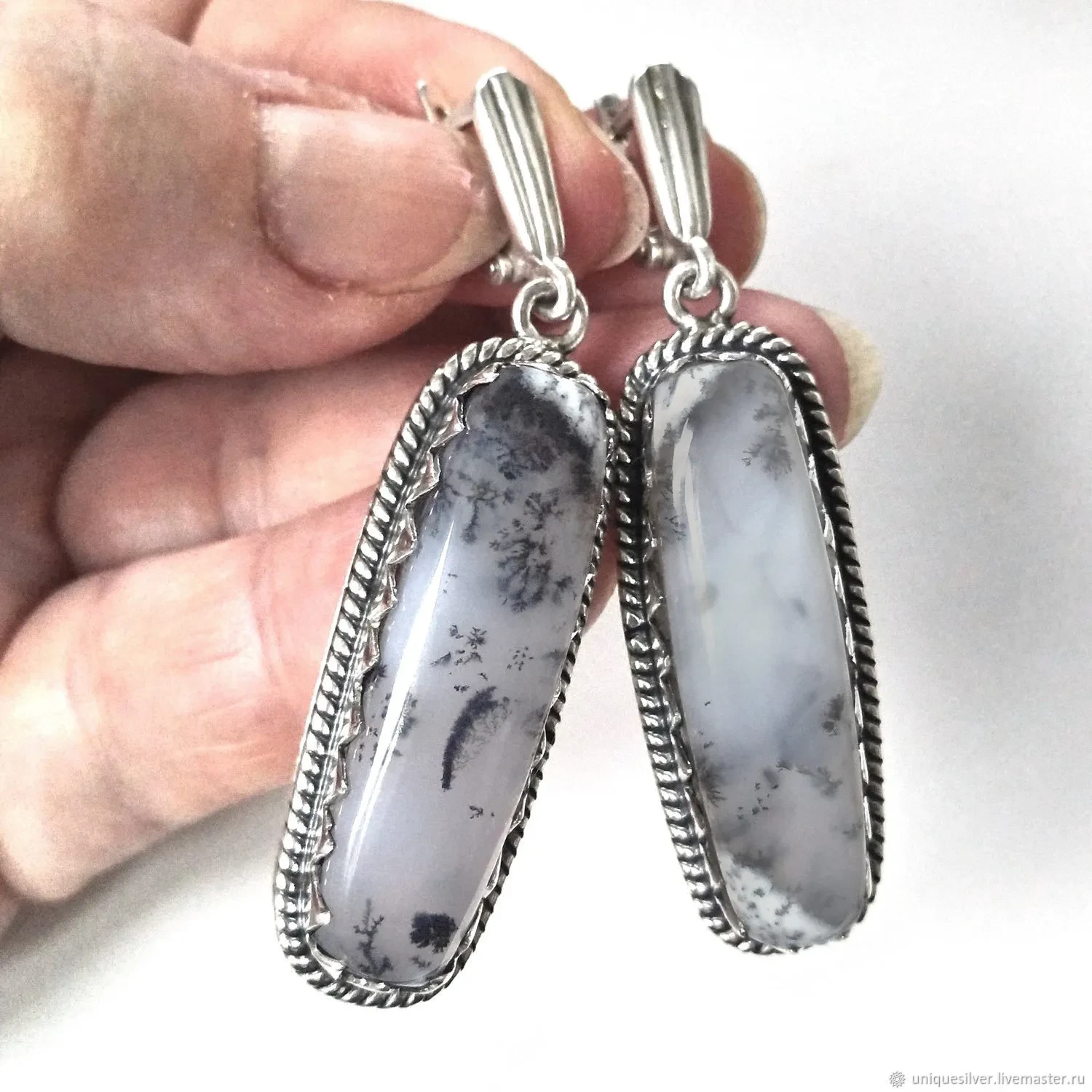Chalcedony Natural Stone Earrings Small And Exquisite