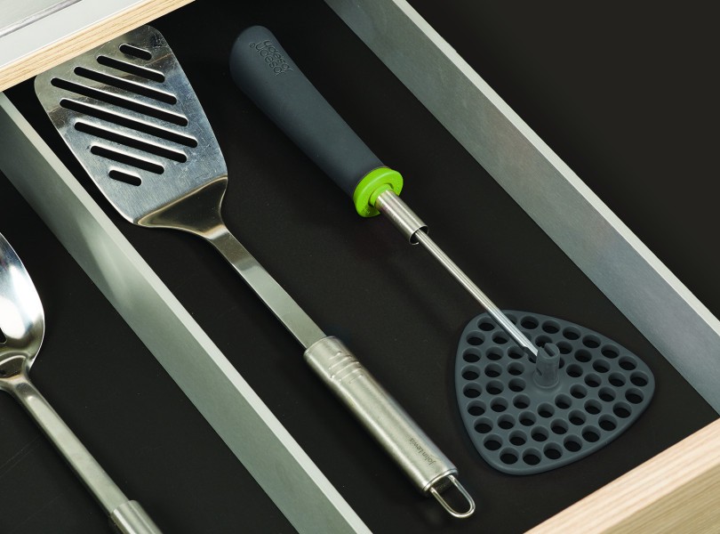 Delta Folding Masher - Grey / Green  - Joseph Joseph