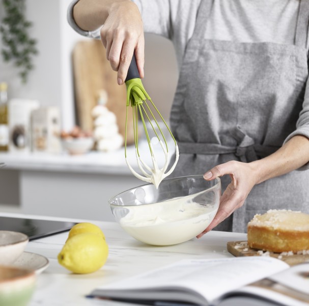 Twist Whisk - Grey/Green  - Joseph Joseph