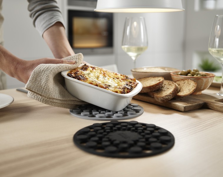 Spot-On Set of 2 Silicone Trivets (Round) - Grey - Joseph Joseph