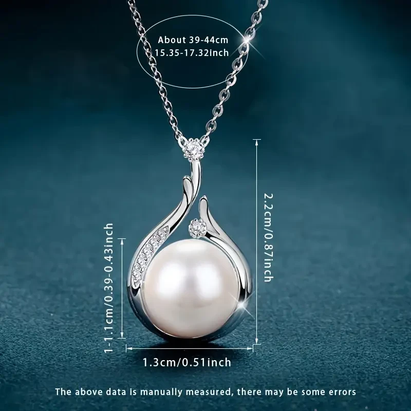 A Pearl Necklace Featuring a Stylish Pendant for Women