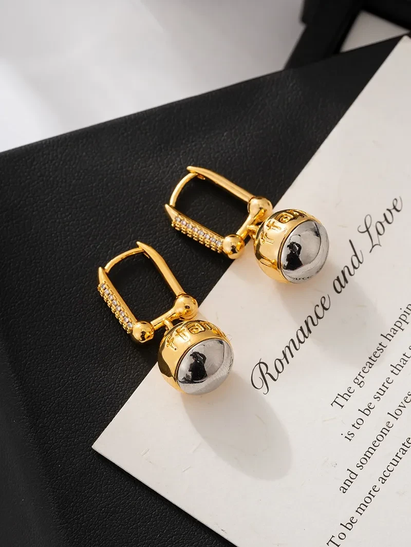 Fashion Ball Retro High-grade Earrings