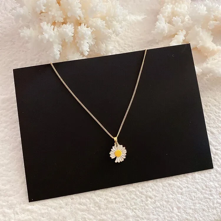 Temperament Flower Pendant Decorated Clavicle Chain
