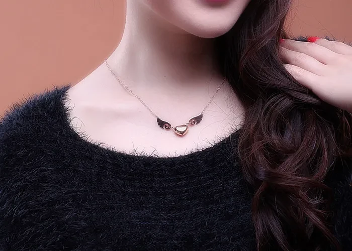 Fashion Heart Pendant Angel Wing Necklace