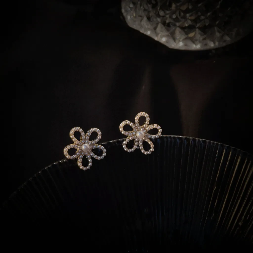 Silver Needle Pearl Flower Earrings Women's Simple