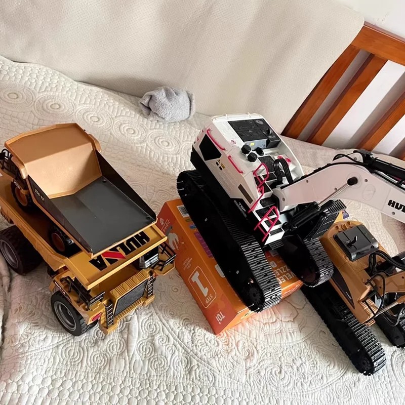 RC Series Huina 1533 Nine-Channel Remote Control Dump Truck
