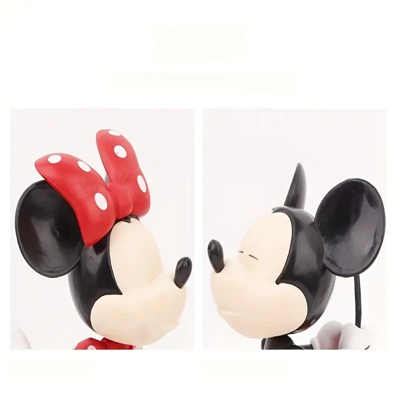 Minnie and Mickey Mouse Kiss Action Figure