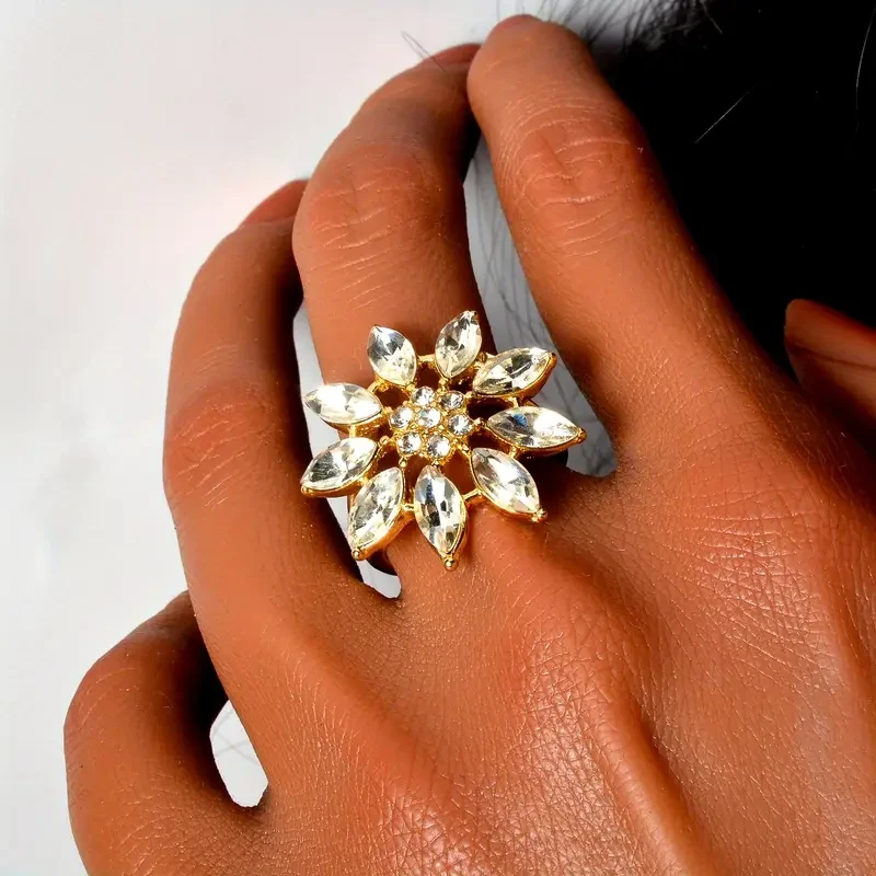 Elegant & Luxurious Women's Jewelry Set with Sparkling Zirconia Flower Pendants