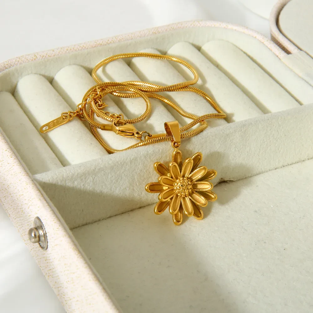 Double-layer Little Pendant Flower Necklace