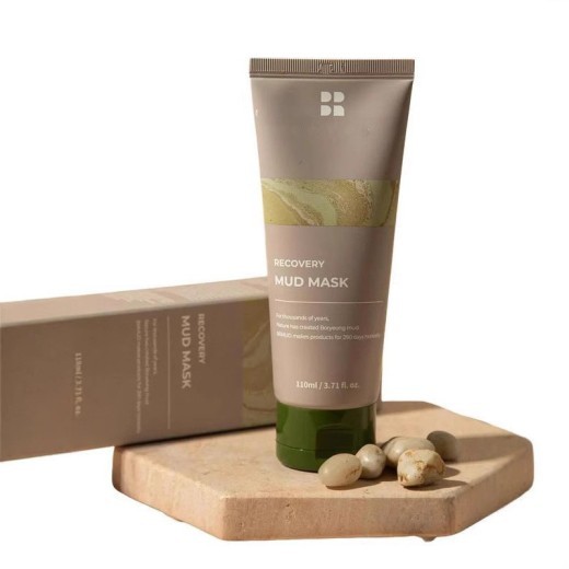 Clay Mask Apply To Clean Pores