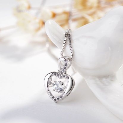 Beating heart necklace pendant clavicle chain