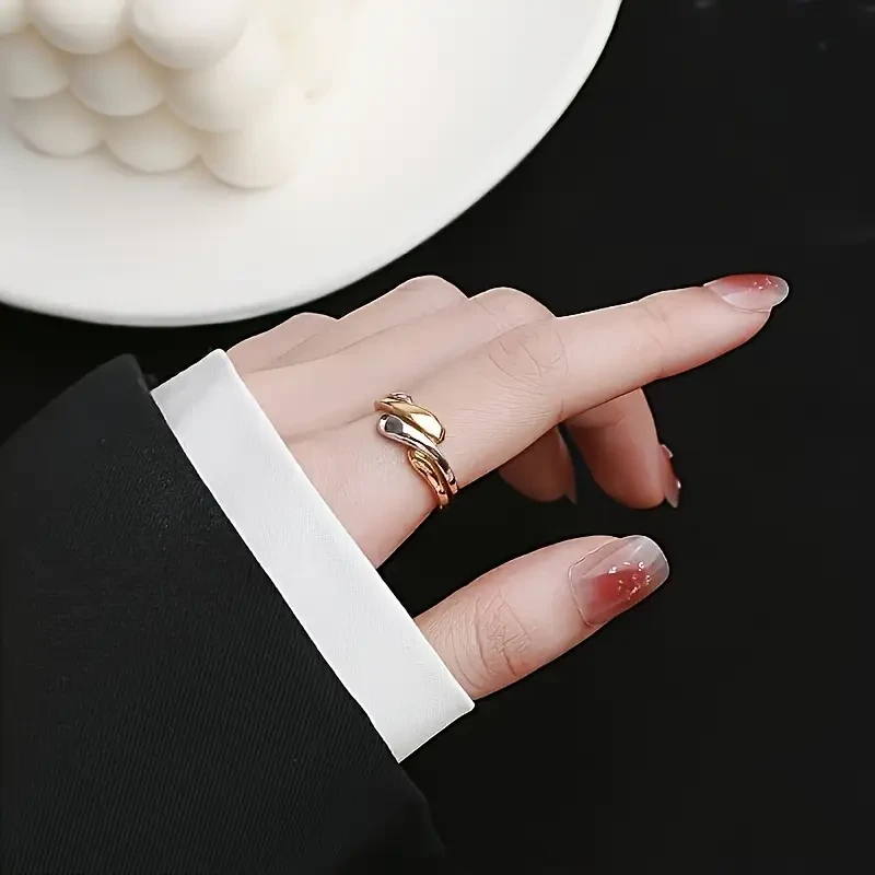 Simple Two-Tone Surround Ring with Adjustable Opening: A Versatile Accessory for Every Occasion