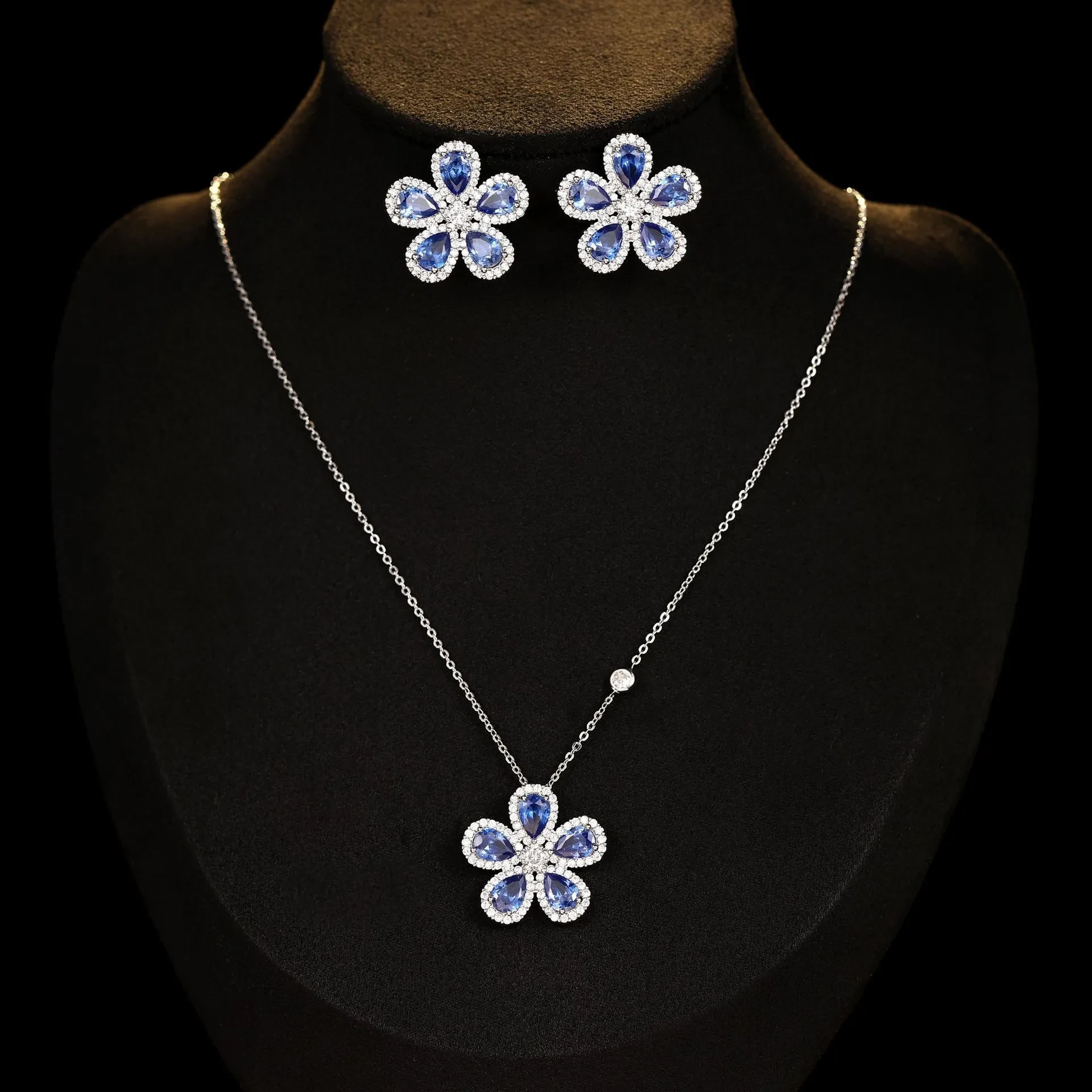 High-grade Jewelry Suit Micro Inlaid Zircon Sunflower Ear Stud Necklace A Set Of Elegant Jewelry